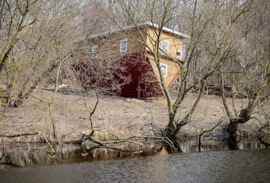 Дукора Агроусадьба перевернутый дом