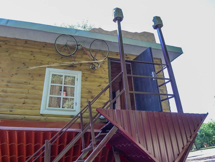 Дукора Агроусадьба перевернутый дом