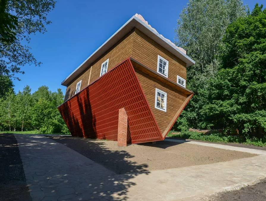 Дукора Агроусадьба перевернутый дом