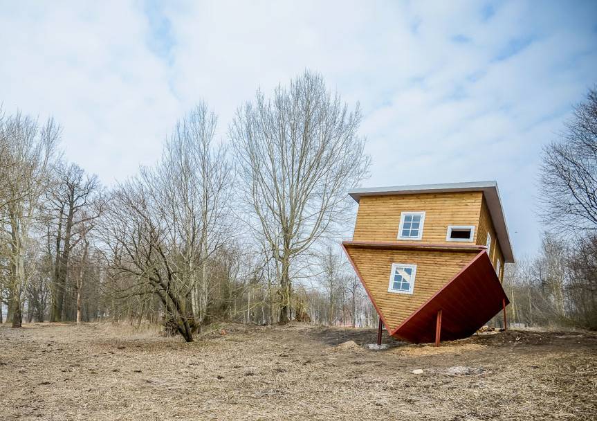 Дукора Агроусадьба перевернутый дом
