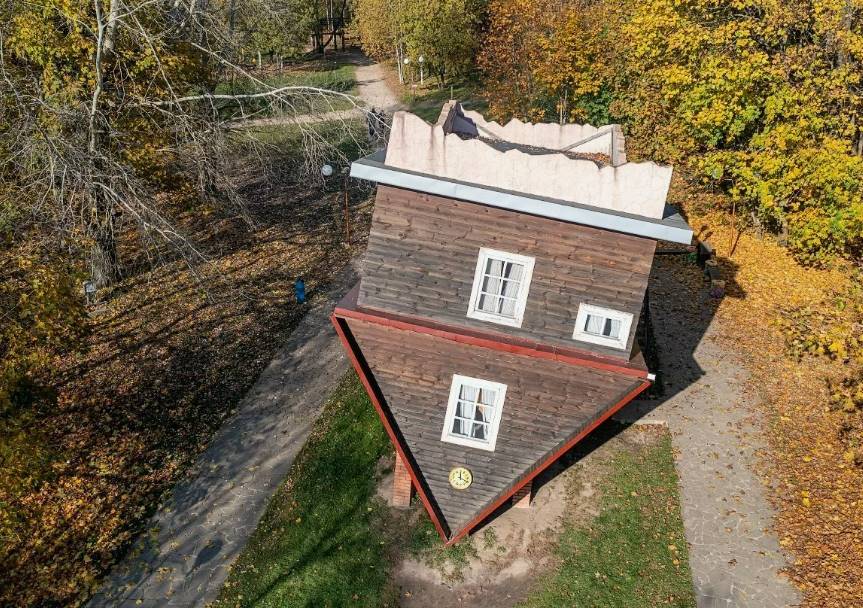 Дукора Агроусадьба перевернутый дом